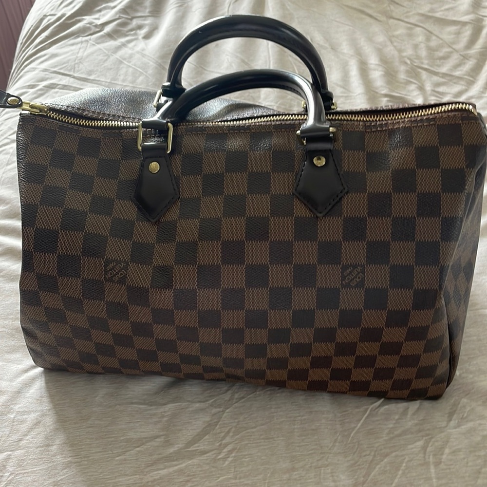 Large LV speedy bag, red interior, in very good shape